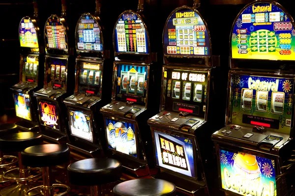 Slot game titles interface showing Pragmatic Play and PG Soft games